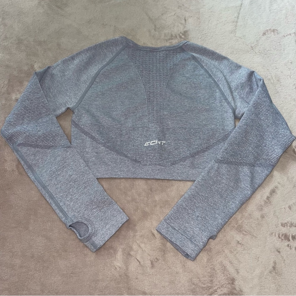 Echt arise series long sleeve crop top size M